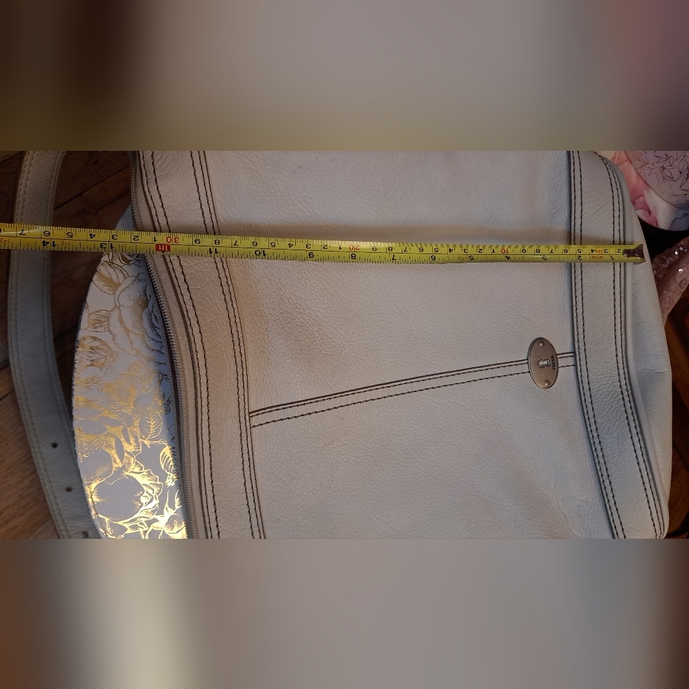 Fossil Off White Leather Shoulder Bag with Silver Hardware. - Picture 11 of 13